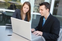 Jak przekazywać oczekiwania w sposób, który zwiększa motywacjÄ i zaangażowanie pracownika?, fot. shutterstock