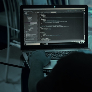 Firmy jak nigdy potrzebują rozwiniętej cyberodporności. Oto trzy kroki do jej zbudowania