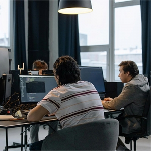 Randstad Employer Brand Research: branża IT, choć już nie na fali wznoszącej, przez Polaków uważana za najatrakcyjniejszy sektor do pracy