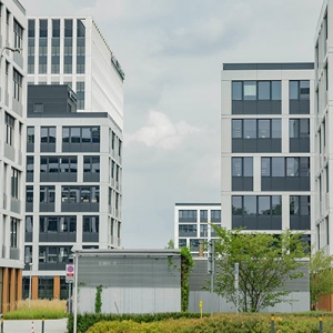 Aby pozostać w grze o inwestycje, Polska musi przyspieszyć tempo zmian. Priorytet? Rozwój kompetencji cyfrowych i transformacja technologiczna